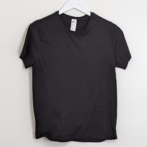 Fabletics NWT Feather Tec Black Short Sleeve T-shirt Large - Picture 2 of 7